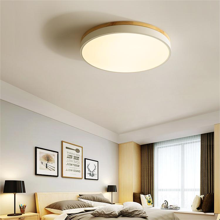 Aveloro Rondera LED-Deckenlampe Detailansicht Holzrahmen