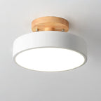 Aveloro Ligneo LED-Deckenleuchte Detailansicht Holzsockel