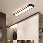 Aveloro Traccia lineare LED-Deckenleuchte in Schwarz im Flur