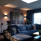 Aveloro Sensora LED-Wandleuchte im Wohnzimmer