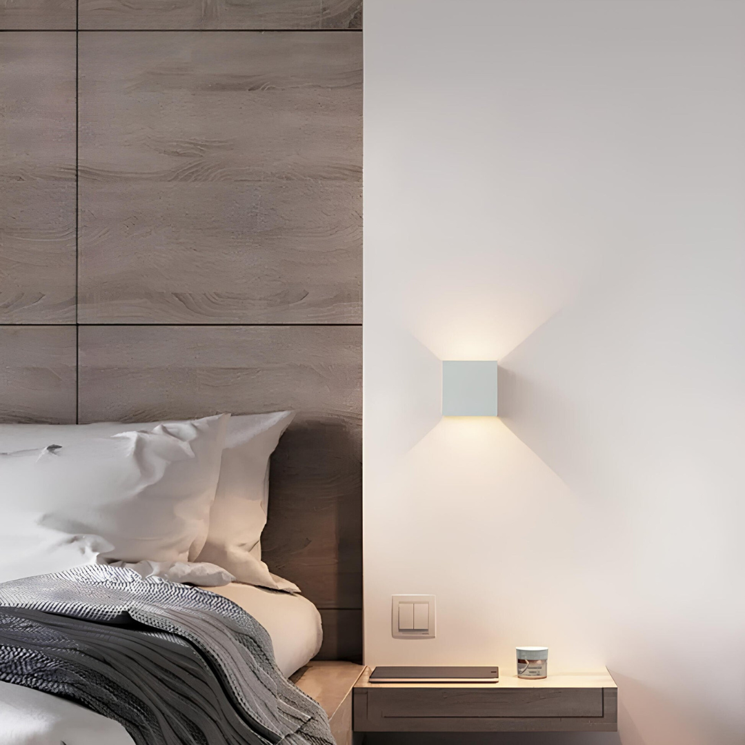 Aveloro Sensora LED-Wandleuchte im Schlafzimmer