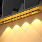 Aveloro Lineara LED-Lichtleiste montiert unter einem Regal