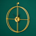 Aveloro Quieto Wanduhr in Gold Detailansicht