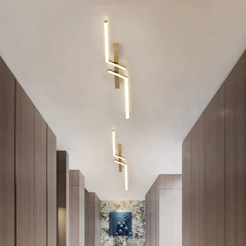 Aveloro Croxa LED-Deckenleuchte linear im Flur