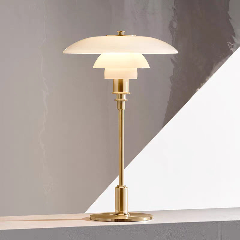 Aveloro Nordelia Tischlampe in Weiß und Gold