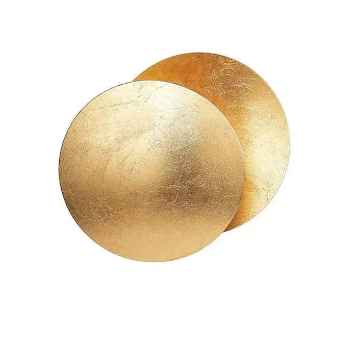 Aveloro Umbra LED-Wandleuchte in Gold, Studioaufnahme