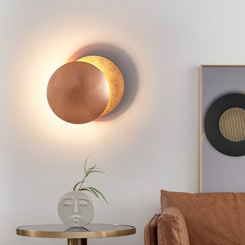 Aveloro Umbra LED-Wandleuchte in Kupfer im Wohnzimmer