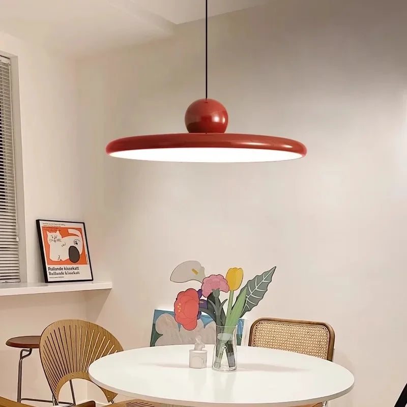 Aveloro Cerasca LED-Hängeleuchte Nahaufnahme der Akzentkugel