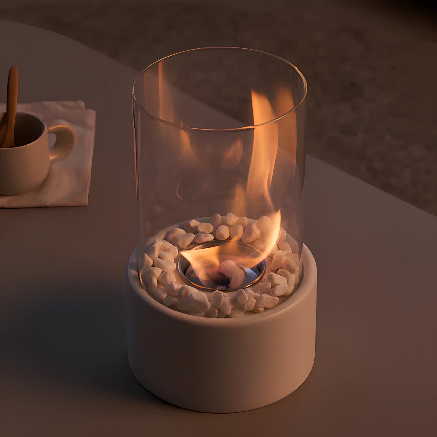 Aveloro Flamora Bioethanol-Tischkamin Detailansicht Glaszylinder