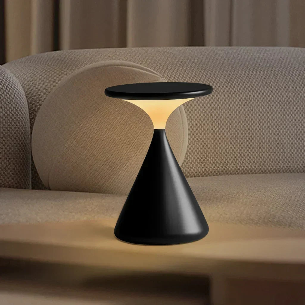 Aveloro Clessia kabellose LED-Tischlampe in Schwarz