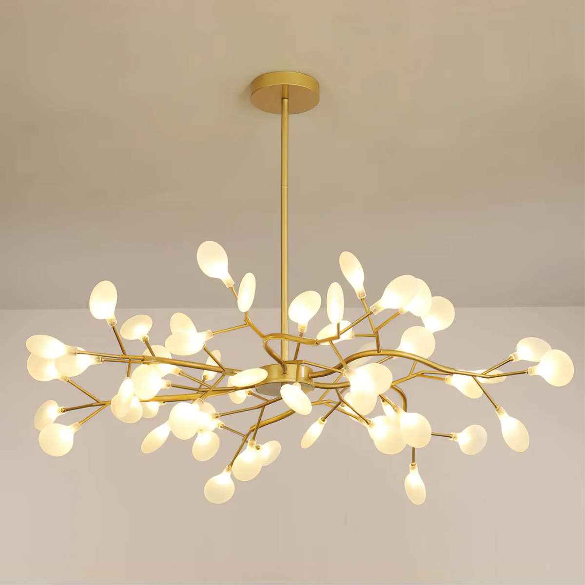Aveloro Stellara LED-Kronleuchter Gold/Weiß 54 Leuchten
