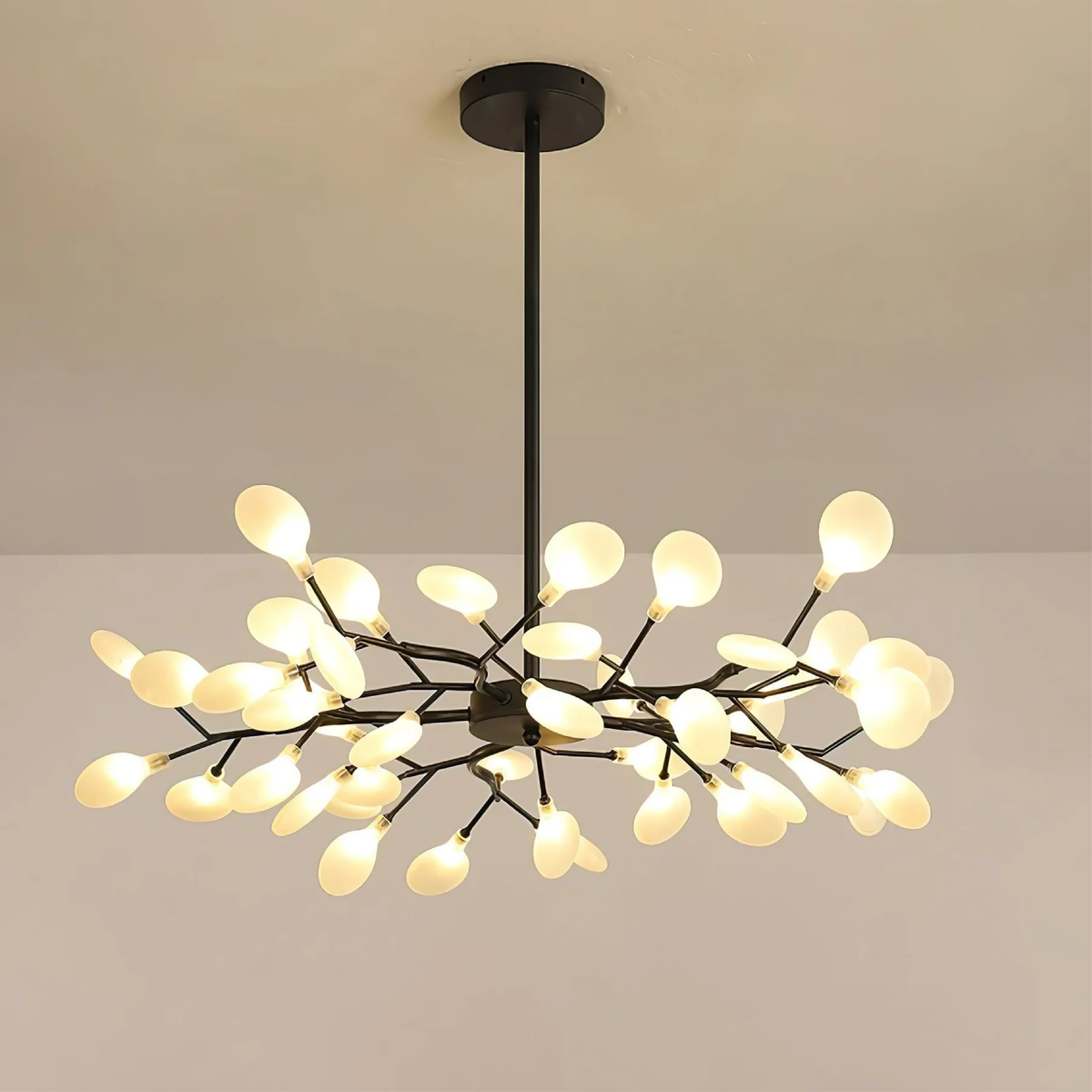 Aveloro Stellara LED-Kronleuchter Schwarz/Weiß 45 Leuchten