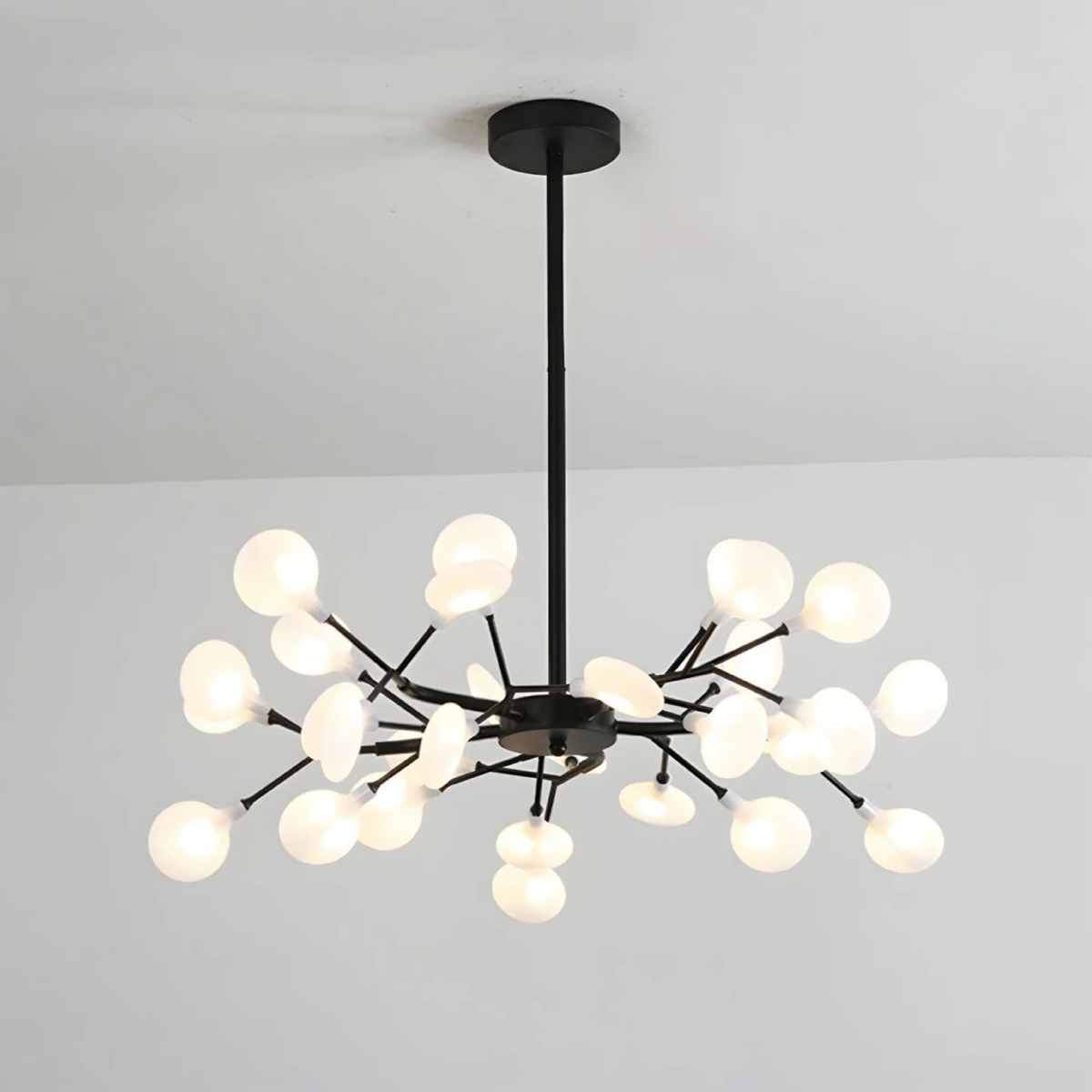 Aveloro Stellara LED-Kronleuchter im Wohnzimmer