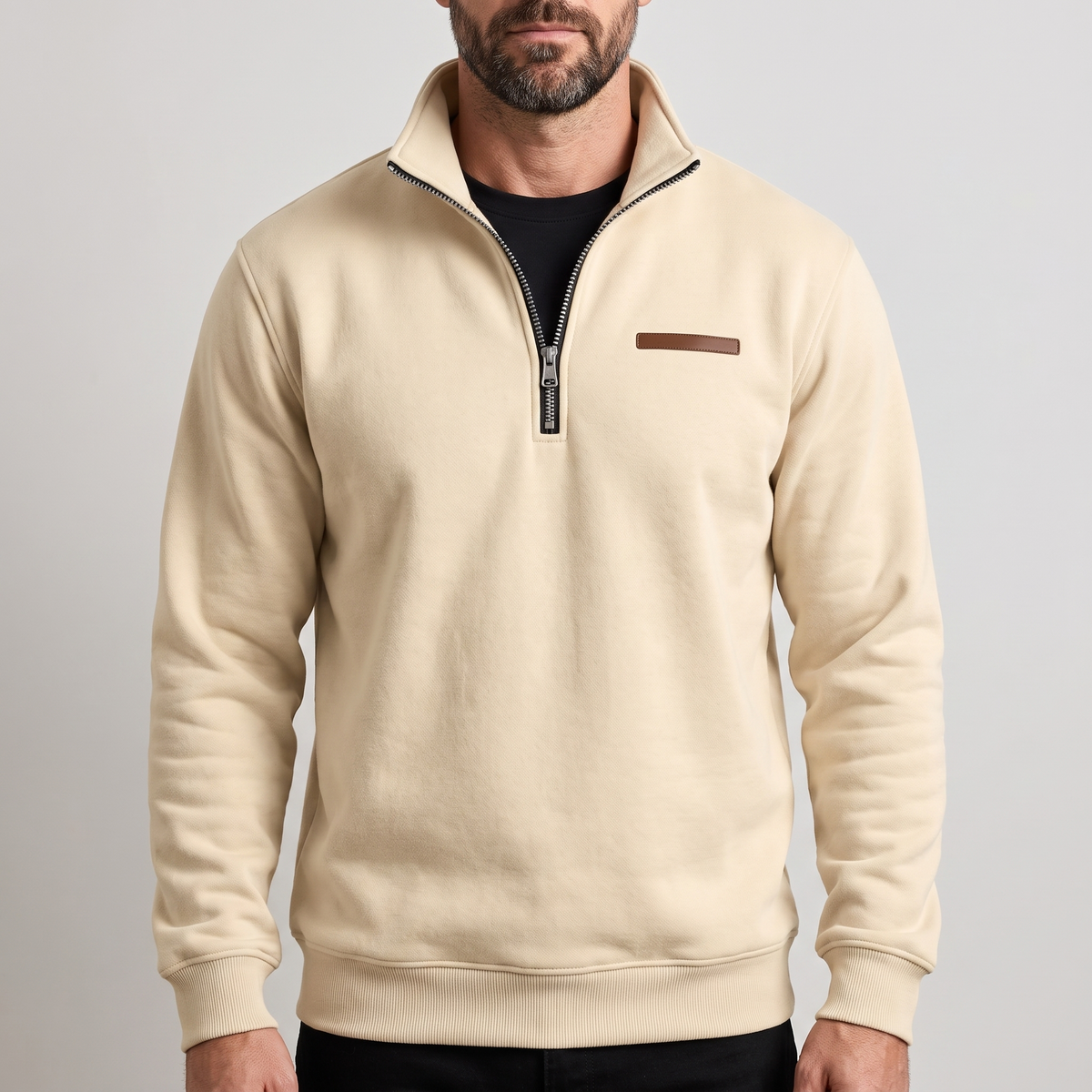 Aveloro Quotidiano Fleece-Sweatshirt am Model