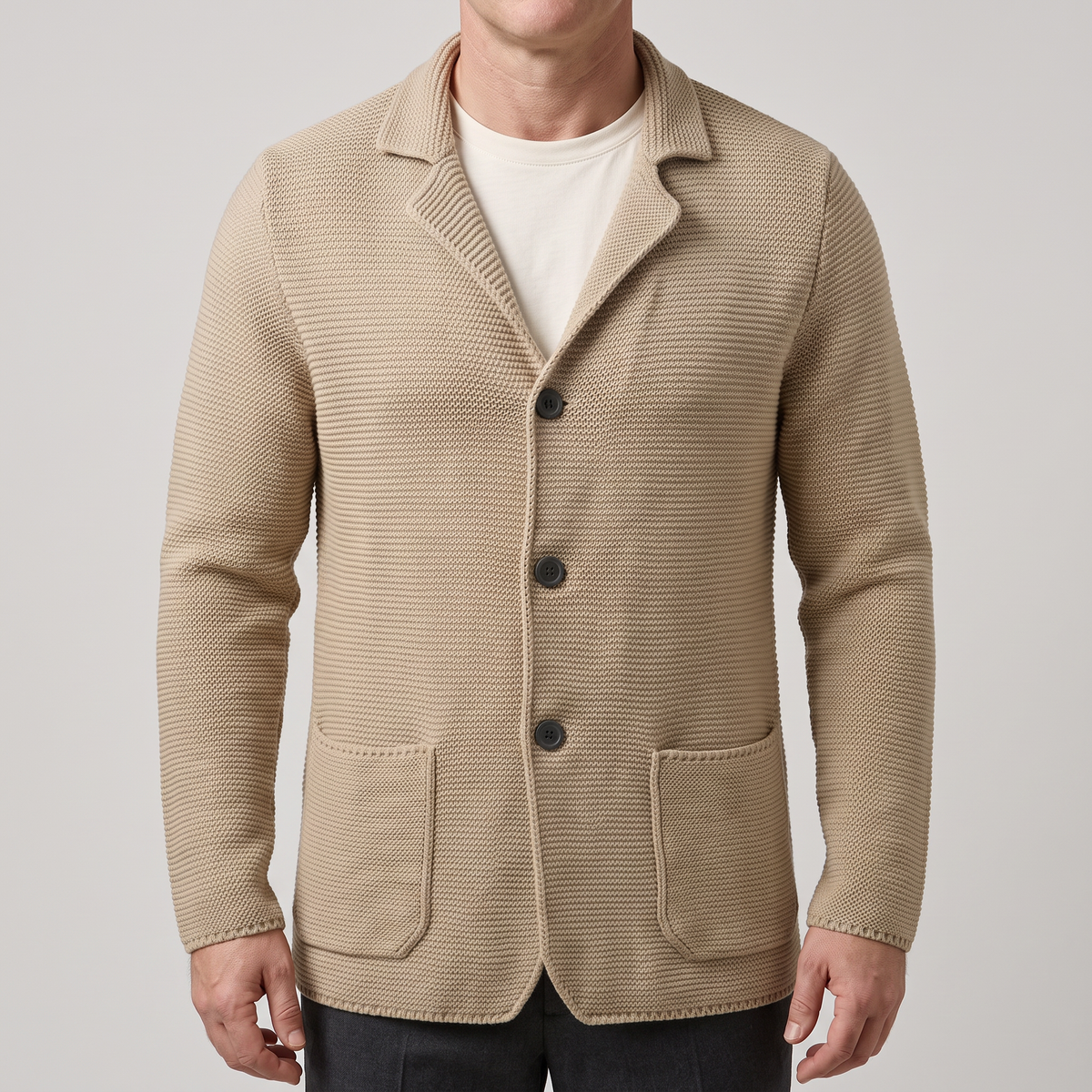 Aveloro Ordinato Strickjacke am Model